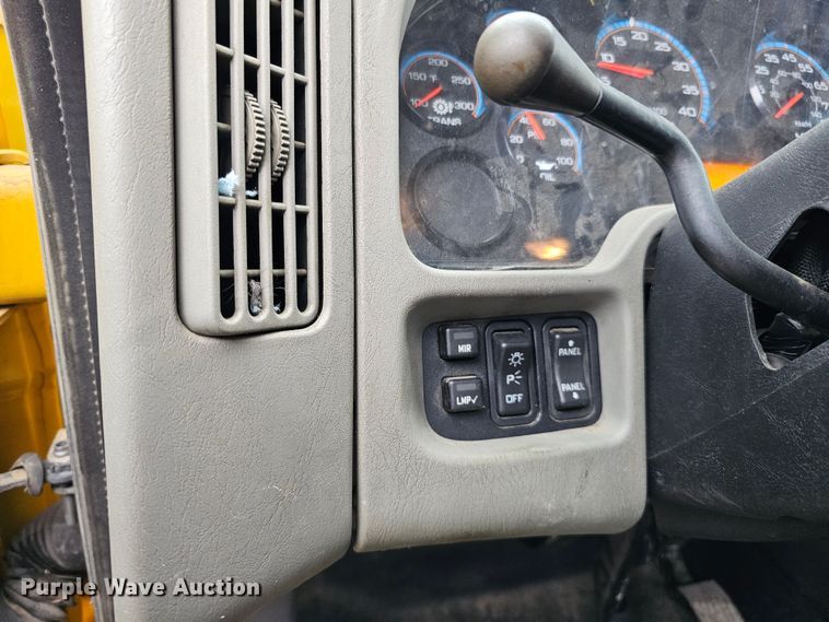 image for item DO4207 2012 International DuraStar 4300  truck cab and chassis