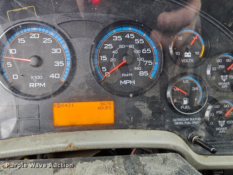 image for item DO4207 2012 International DuraStar 4300  truck cab and chassis