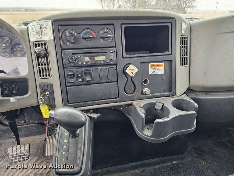 image for item DO4207 2012 International DuraStar 4300  truck cab and chassis