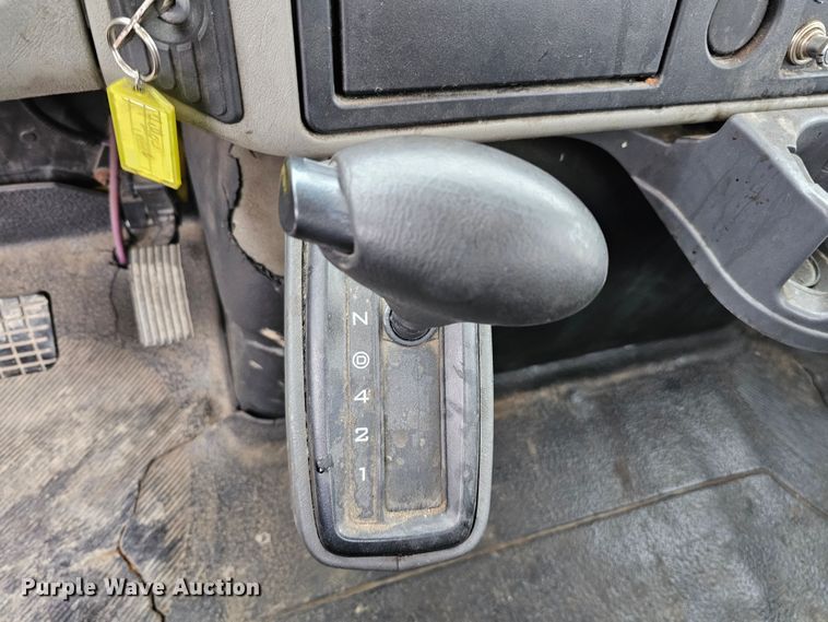 image for item DO4207 2012 International DuraStar 4300  truck cab and chassis