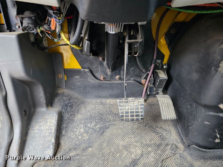 image for item DO4207 2012 International DuraStar 4300  truck cab and chassis