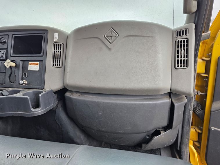 image for item DO4207 2012 International DuraStar 4300  truck cab and chassis