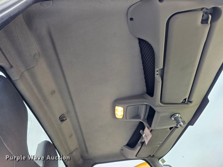 image for item DO4207 2012 International DuraStar 4300  truck cab and chassis