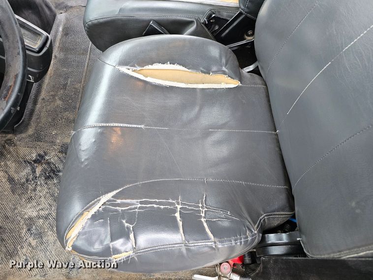 image for item DO4207 2012 International DuraStar 4300  truck cab and chassis