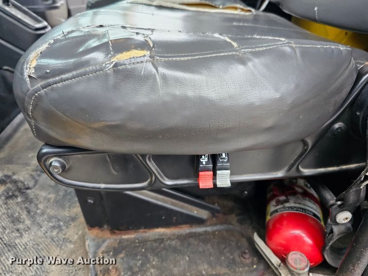 image for item DO4207 2012 International DuraStar 4300  truck cab and chassis