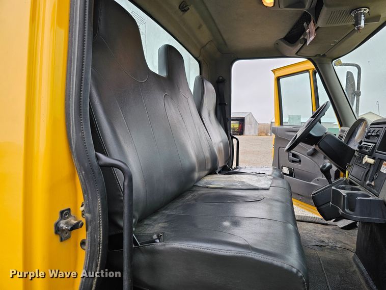 image for item DO4207 2012 International DuraStar 4300  truck cab and chassis