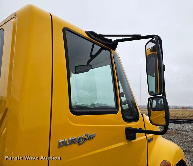 image for item DO4207 2012 International DuraStar 4300  truck cab and chassis
