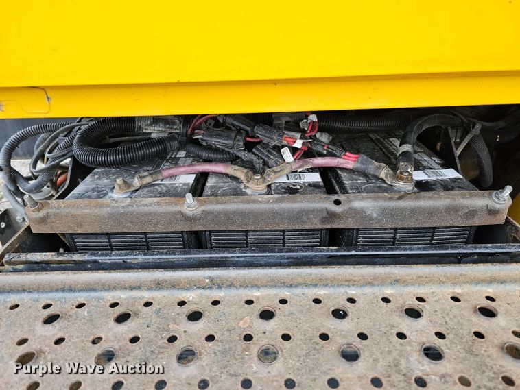 image for item DO4207 2012 International DuraStar 4300  truck cab and chassis