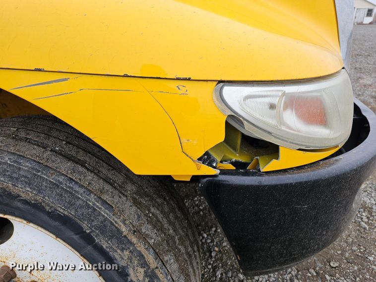 image for item DO4207 2012 International DuraStar 4300  truck cab and chassis