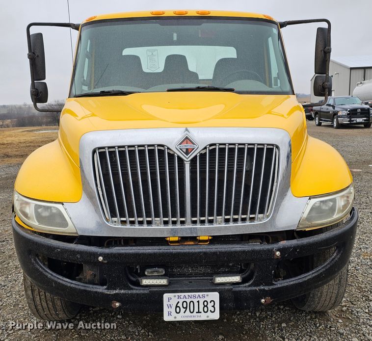 image for item DO4207 2012 International DuraStar 4300  truck cab and chassis