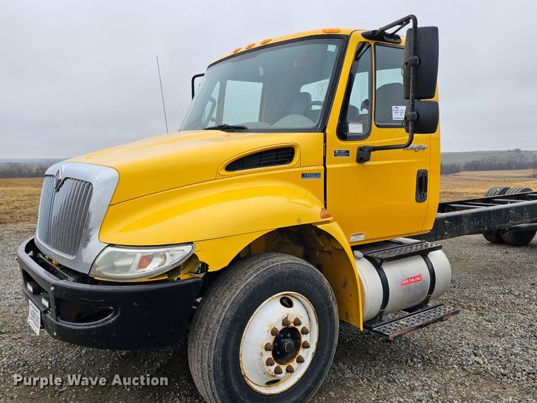 image for item DO4207 2012 International DuraStar 4300  truck cab and chassis