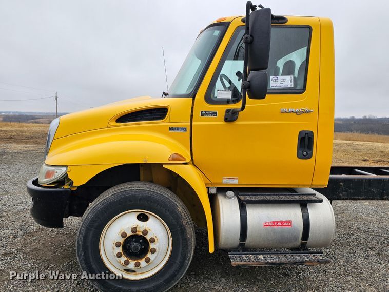 image for item DO4207 2012 International DuraStar 4300  truck cab and chassis