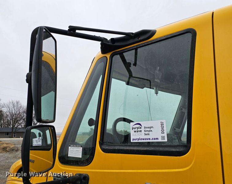 image for item DO4207 2012 International DuraStar 4300  truck cab and chassis