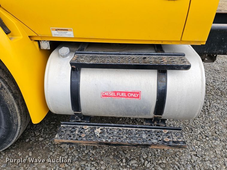 image for item DO4207 2012 International DuraStar 4300  truck cab and chassis