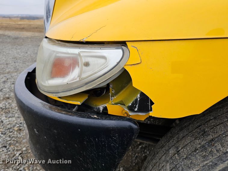 image for item DO4207 2012 International DuraStar 4300  truck cab and chassis