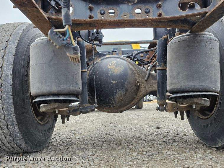 image for item DO4207 2012 International DuraStar 4300  truck cab and chassis