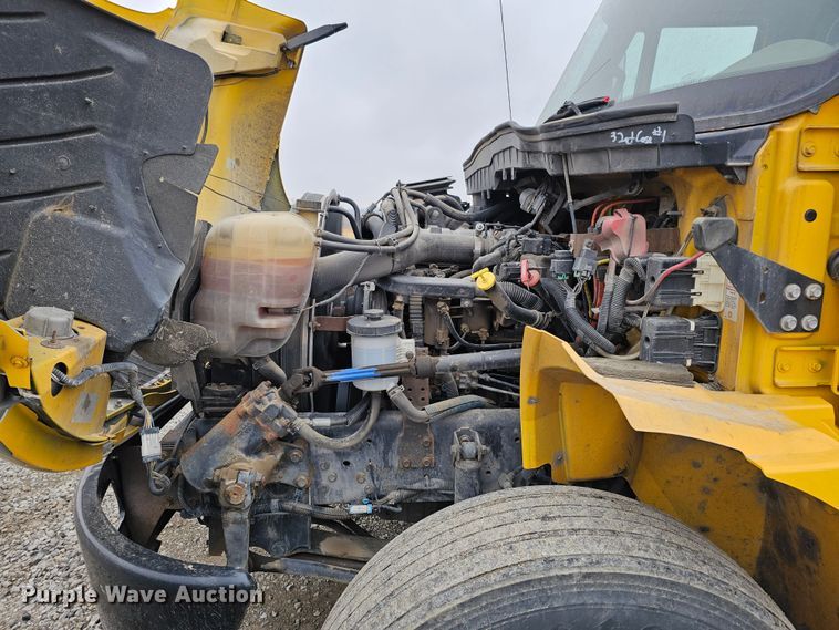 image for item DO4207 2012 International DuraStar 4300  truck cab and chassis