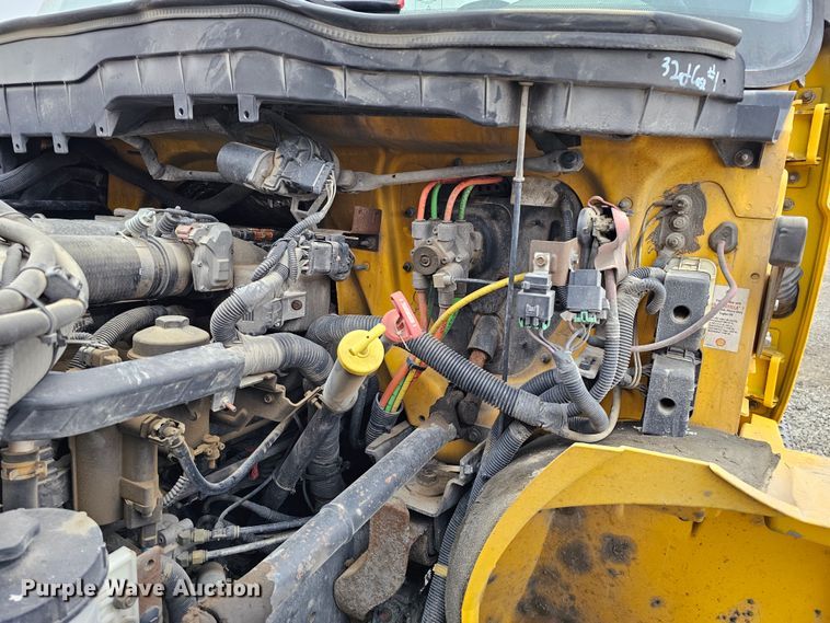 image for item DO4207 2012 International DuraStar 4300  truck cab and chassis