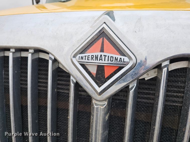 image for item DO4207 2012 International DuraStar 4300  truck cab and chassis