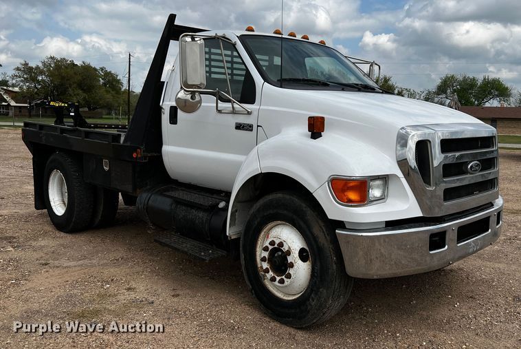 image for item DQ2006 2005 Ford F750 Super Duty XL  flatbed truck