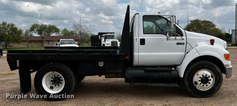 image for item DQ2006 2005 Ford F750 Super Duty XL  flatbed truck