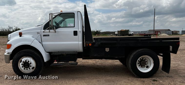 image for item DQ2006 2005 Ford F750 Super Duty XL  flatbed truck