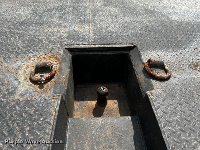 image for item DQ2006 2005 Ford F750 Super Duty XL  flatbed truck