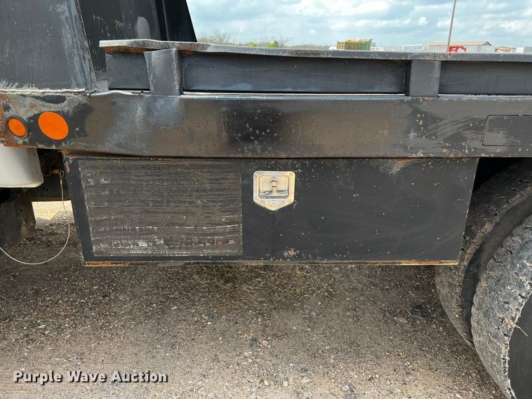 image for item DQ2006 2005 Ford F750 Super Duty XL  flatbed truck