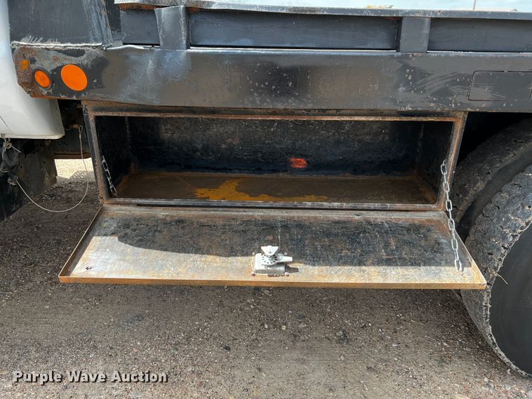 image for item DQ2006 2005 Ford F750 Super Duty XL  flatbed truck