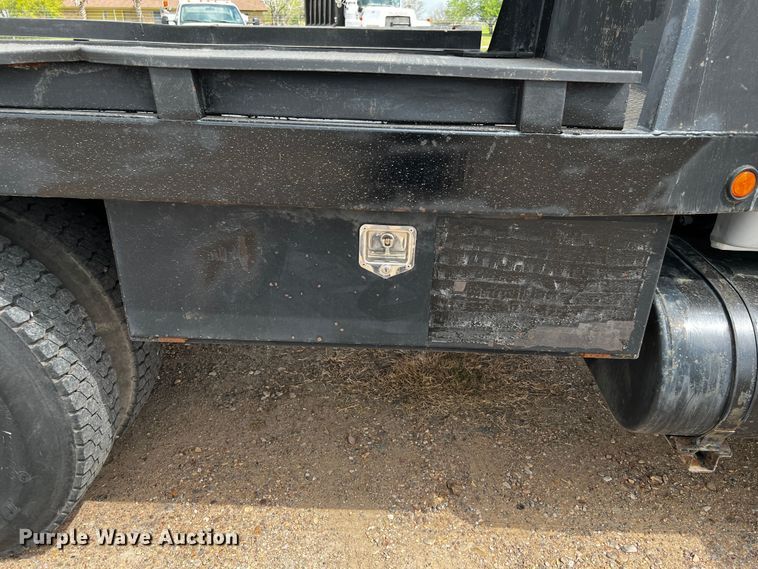 image for item DQ2006 2005 Ford F750 Super Duty XL  flatbed truck