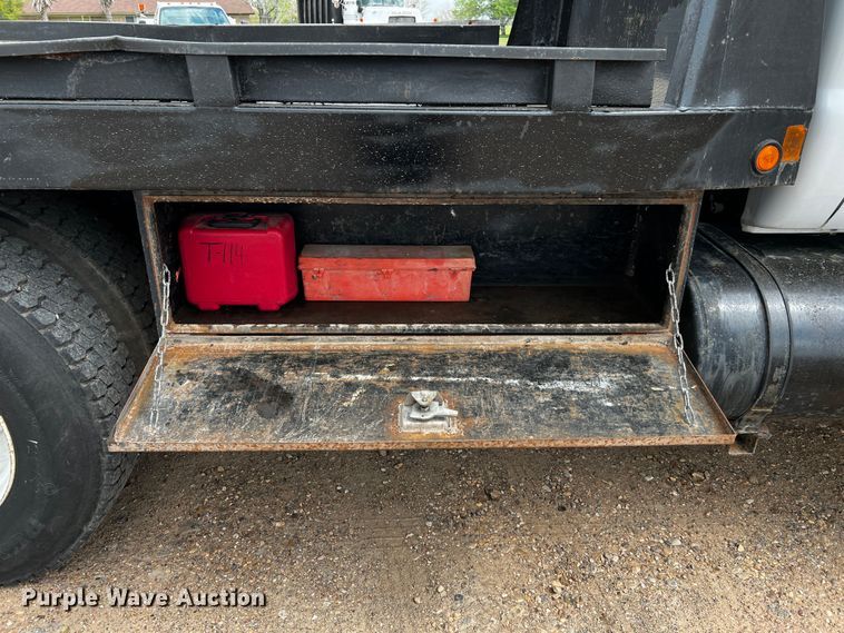 image for item DQ2006 2005 Ford F750 Super Duty XL  flatbed truck