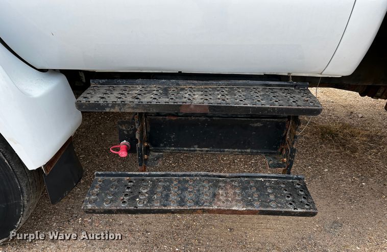 image for item DQ2006 2005 Ford F750 Super Duty XL  flatbed truck