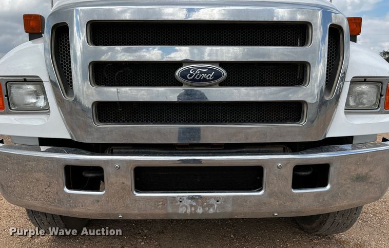 image for item DQ2006 2005 Ford F750 Super Duty XL  flatbed truck