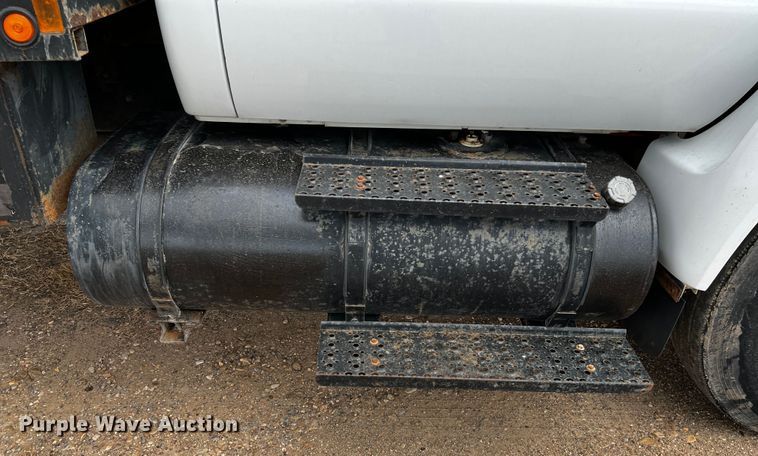 image for item DQ2006 2005 Ford F750 Super Duty XL  flatbed truck