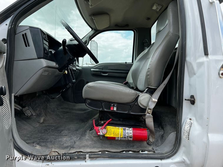 image for item DQ2006 2005 Ford F750 Super Duty XL  flatbed truck