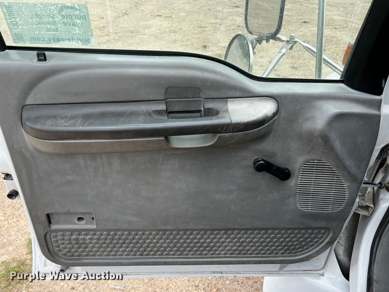 image for item DQ2006 2005 Ford F750 Super Duty XL  flatbed truck