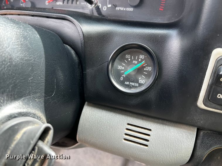 image for item DQ2006 2005 Ford F750 Super Duty XL  flatbed truck