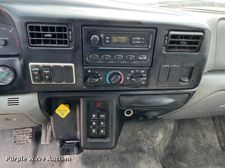 image for item DQ2006 2005 Ford F750 Super Duty XL  flatbed truck