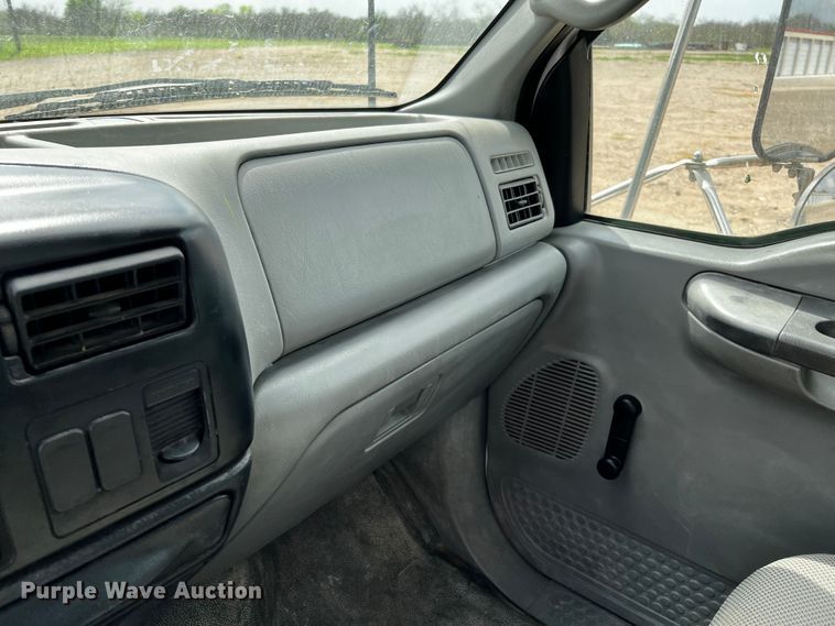 image for item DQ2006 2005 Ford F750 Super Duty XL  flatbed truck