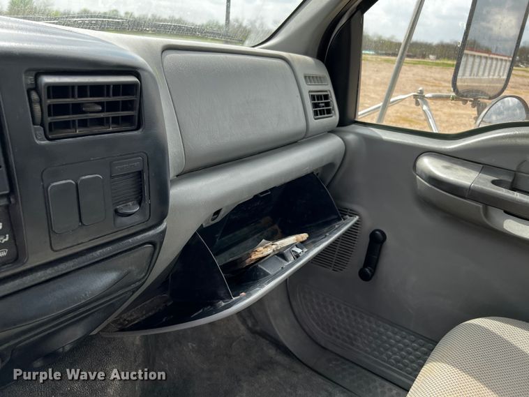 image for item DQ2006 2005 Ford F750 Super Duty XL  flatbed truck