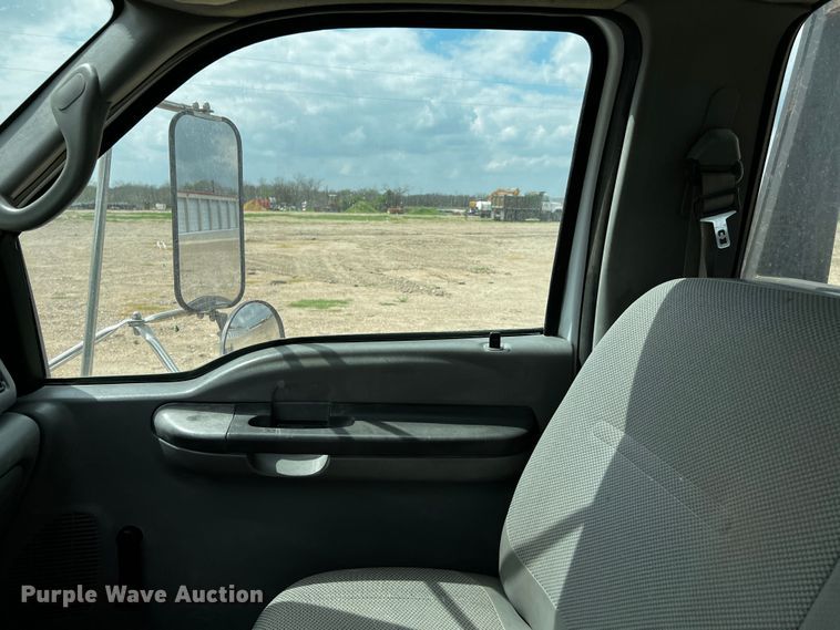 image for item DQ2006 2005 Ford F750 Super Duty XL  flatbed truck