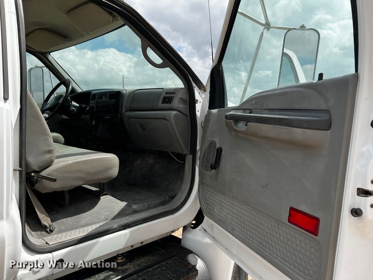 image for item DQ2006 2005 Ford F750 Super Duty XL  flatbed truck