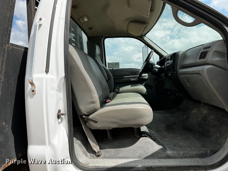 image for item DQ2006 2005 Ford F750 Super Duty XL  flatbed truck