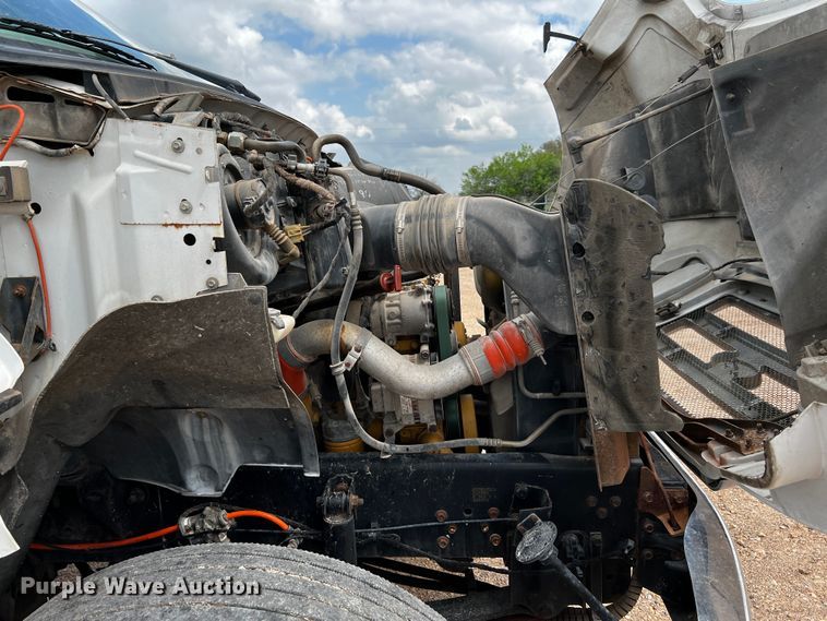 image for item DQ2006 2005 Ford F750 Super Duty XL  flatbed truck