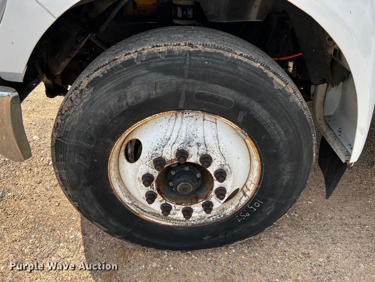 image for item DQ2006 2005 Ford F750 Super Duty XL  flatbed truck