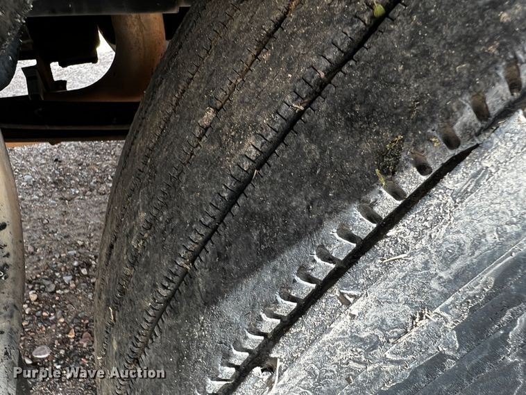 image for item DQ2006 2005 Ford F750 Super Duty XL  flatbed truck