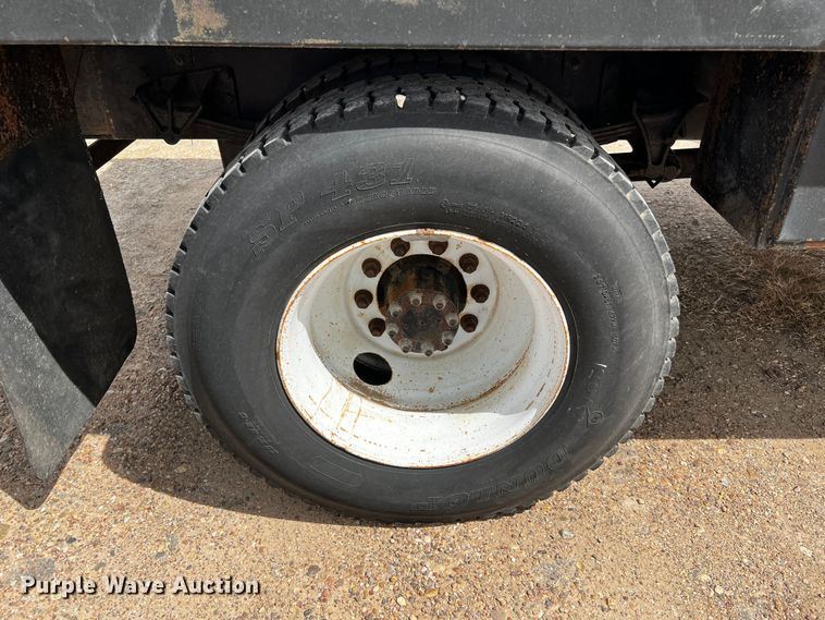 image for item DQ2006 2005 Ford F750 Super Duty XL  flatbed truck