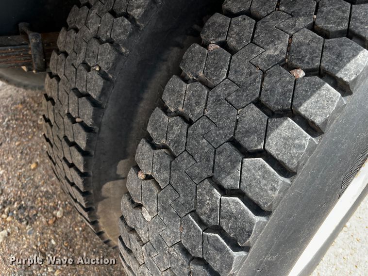 image for item DQ2006 2005 Ford F750 Super Duty XL  flatbed truck