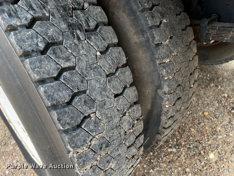 image for item DQ2006 2005 Ford F750 Super Duty XL  flatbed truck