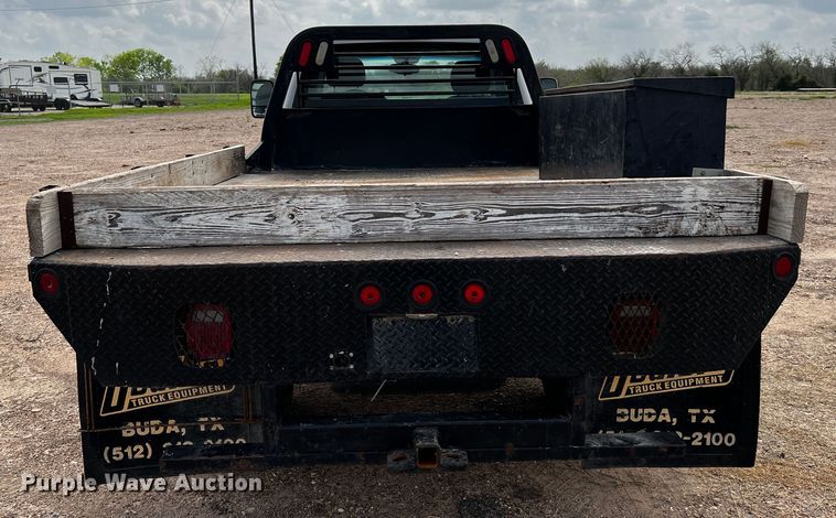 image for item DQ2007 2007 Chevrolet Silverado 3500HD  flatbed pickup truck